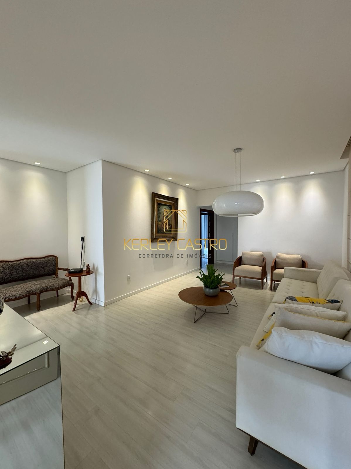 VENDO MARAVILHOSA CASA DE ALTO PADRÃO COM PISCINA-BOM JARDIM-Sete Lagoas, MG
